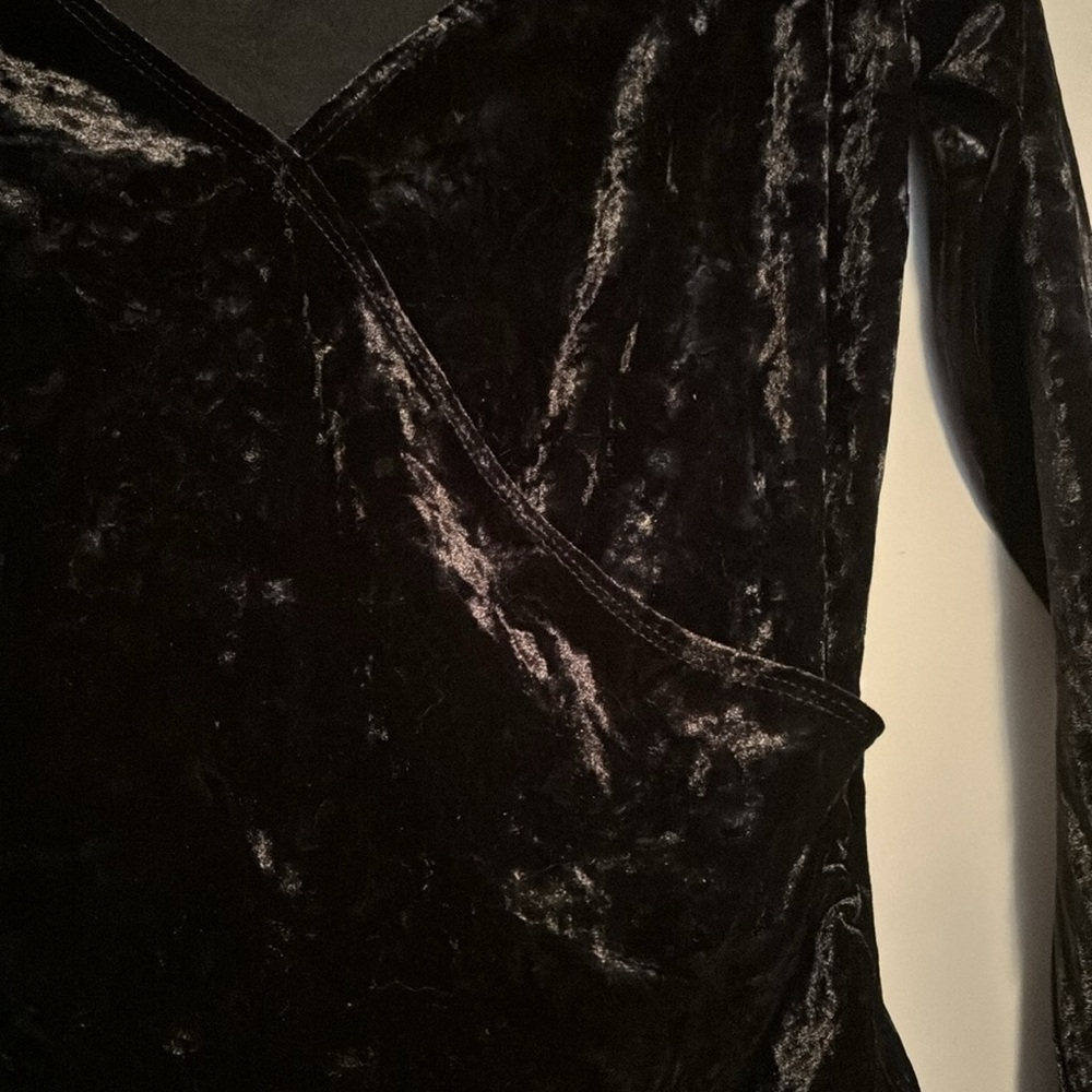 Black crushed velvet faux wrap long sleeve top - Picture 2 of 4
